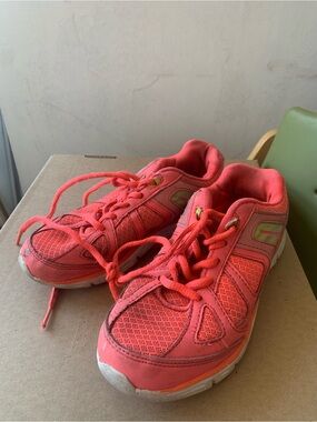 Kids Coral Athletic Sneakers - Comfortable Every-Day Sport Shoes, size 3